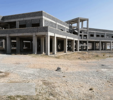 قرار بود بیمارستان دوم یکسال و نیمه تکمیل شود اما با سرعت بسیار کم در حال کار است
