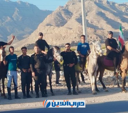 📸رژه سوارکاران باشگاه های شاهین و پرواز داراب در حمایت از رزمندگان ایران اسلامی