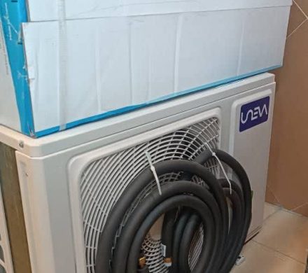 اهدای یکدستگاه کولر گازی به خانه بهداشت روستای بیاده توسط پزشک نیکوکار